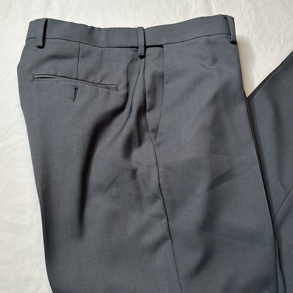 Haggar Men’s classic fit premium comfort dress pants in grey. GREAT CONDITION. - Picture 2 of 8